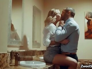 Woman boss Jessa Rhodes witnessed her secret lover in a local club and started an awesome raunchy fucky-fucky with him inside the bathroom.